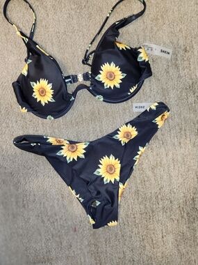SHEIN Black Sunflower Print Bikini Set